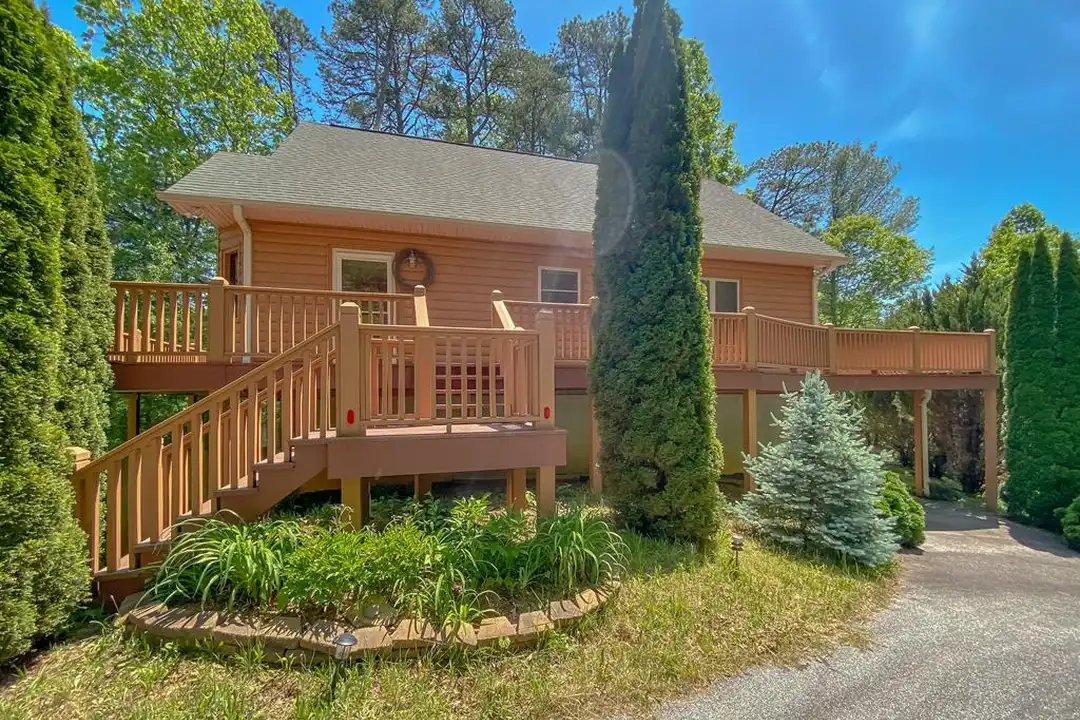 273 N Rhododendron Rd – photo 1 of 10