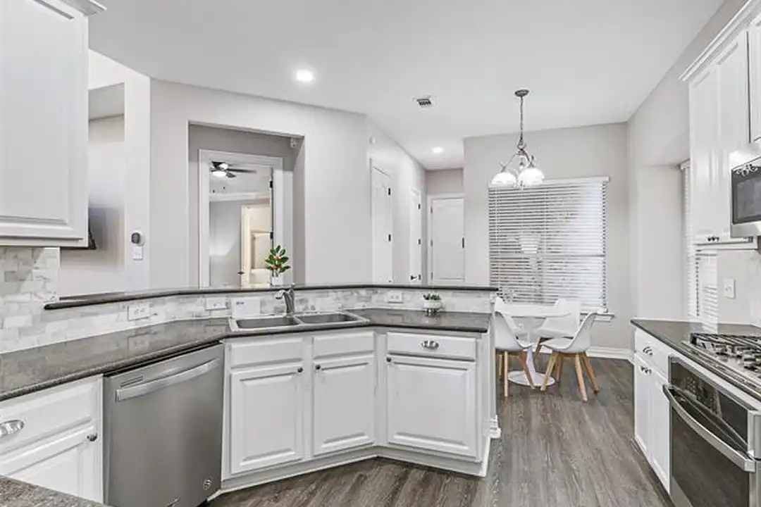 1460 Bristol Ln - View 3