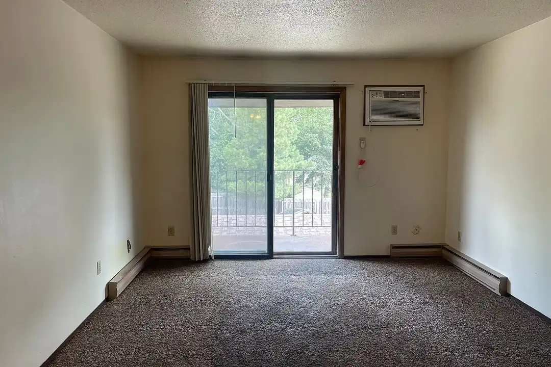 Silver Leaf Apartments – photo 1