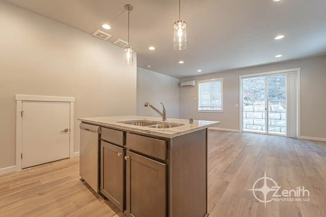 4912 NE 2nd Ct - View 4