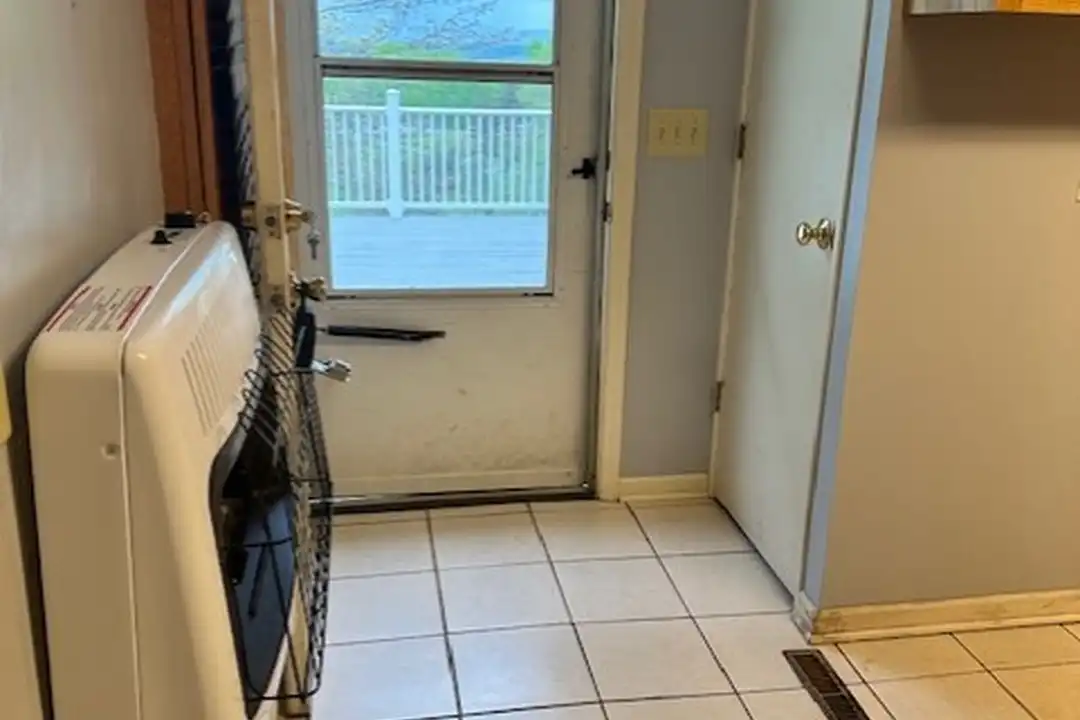 440 Shadow Ln - View 3
