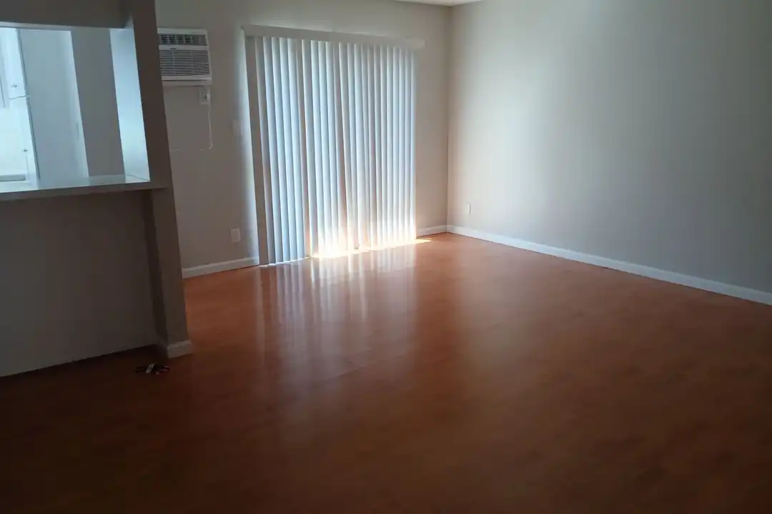 1920 Manning Ave unit #6 - View 2