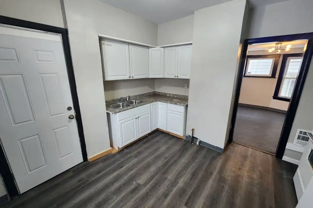Apartment in Cleveland, Forest Hills, Cuyahoga - View 2