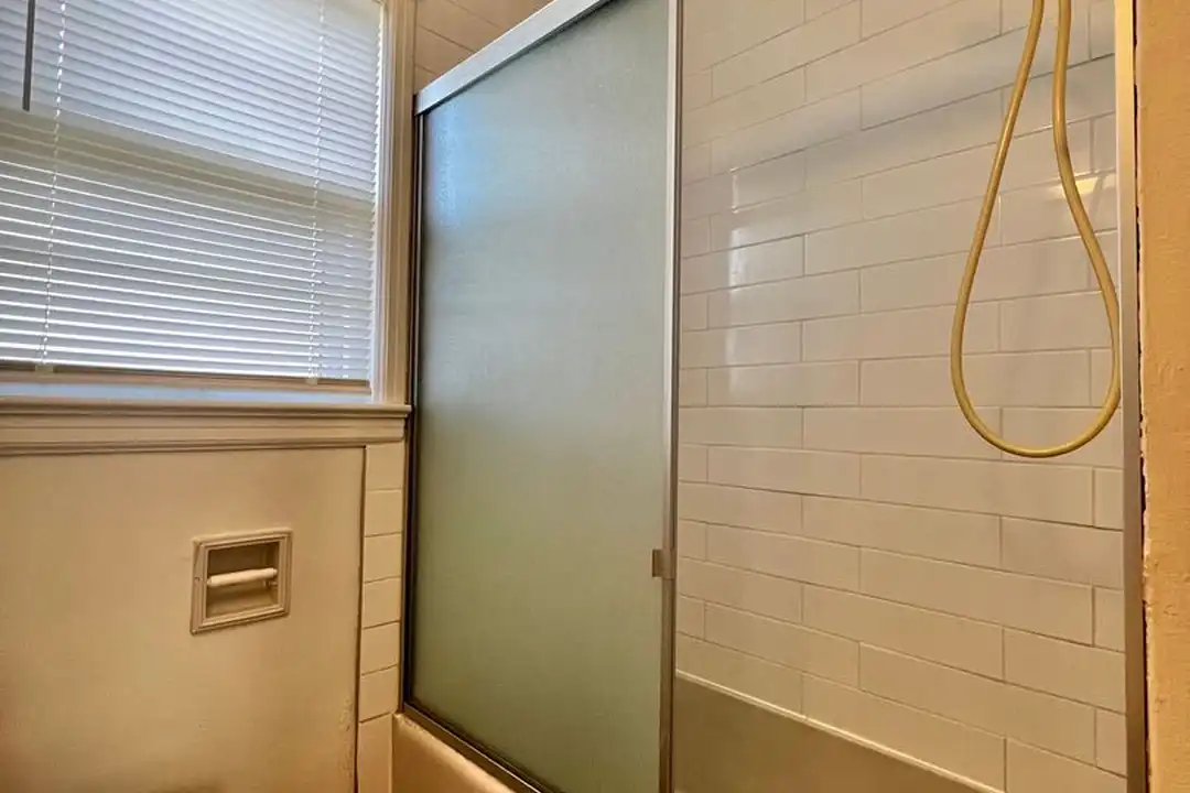 2228 10th Ave - More