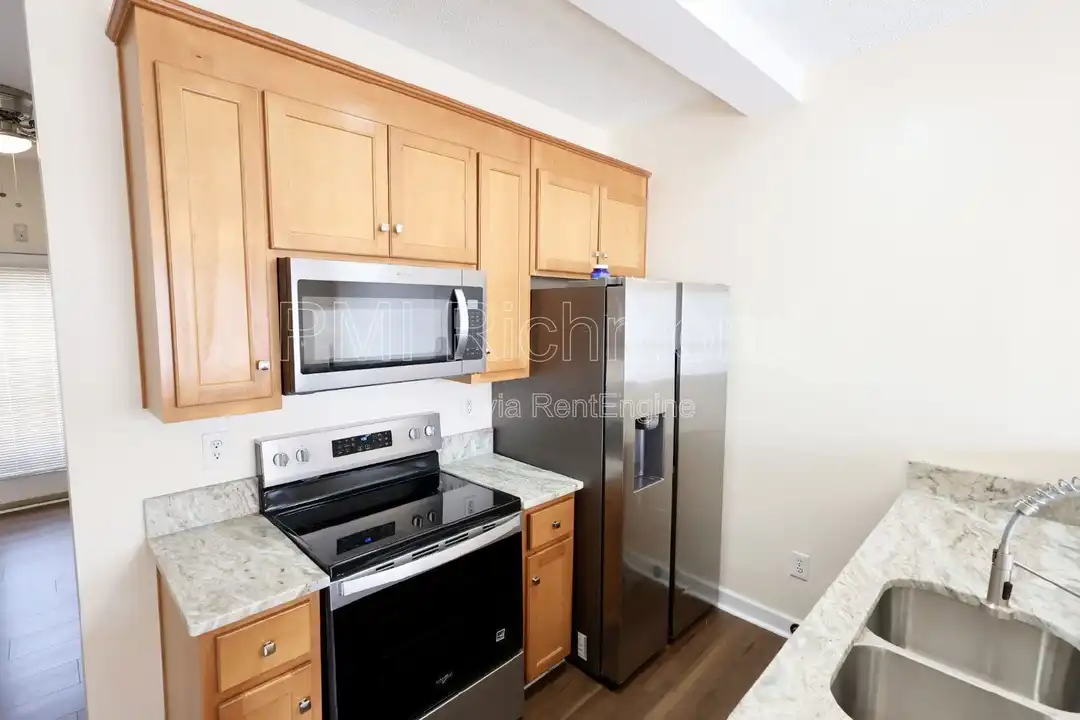 2716 Goyne Loop - View 6