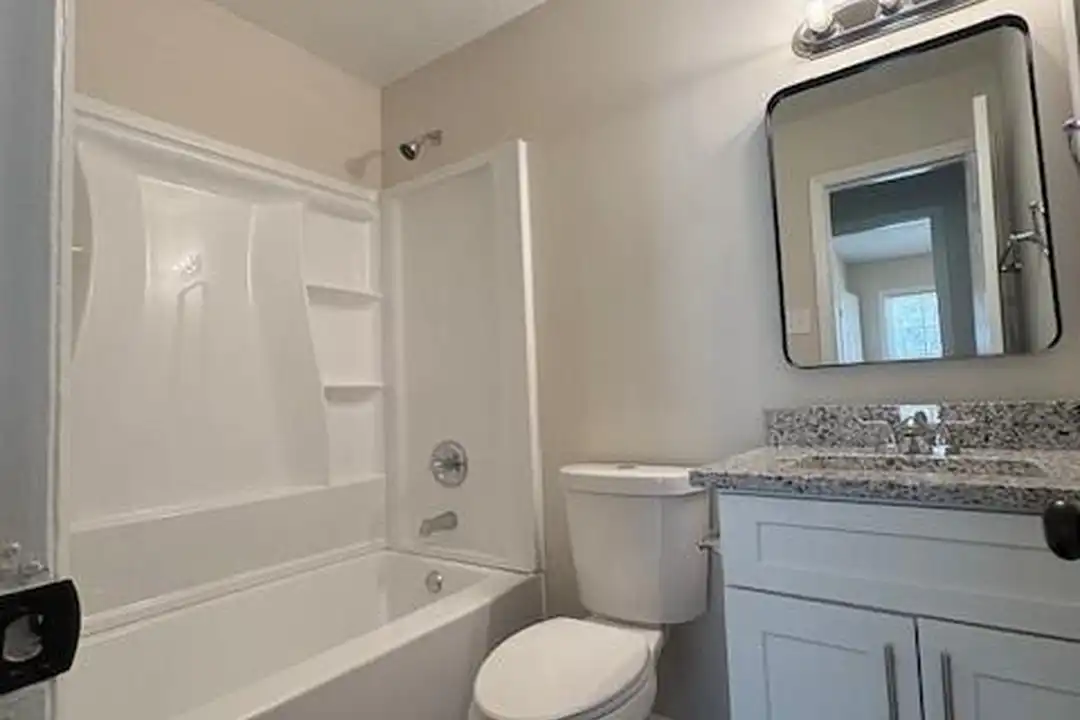 2068 Kenwood Pl SE - View 3