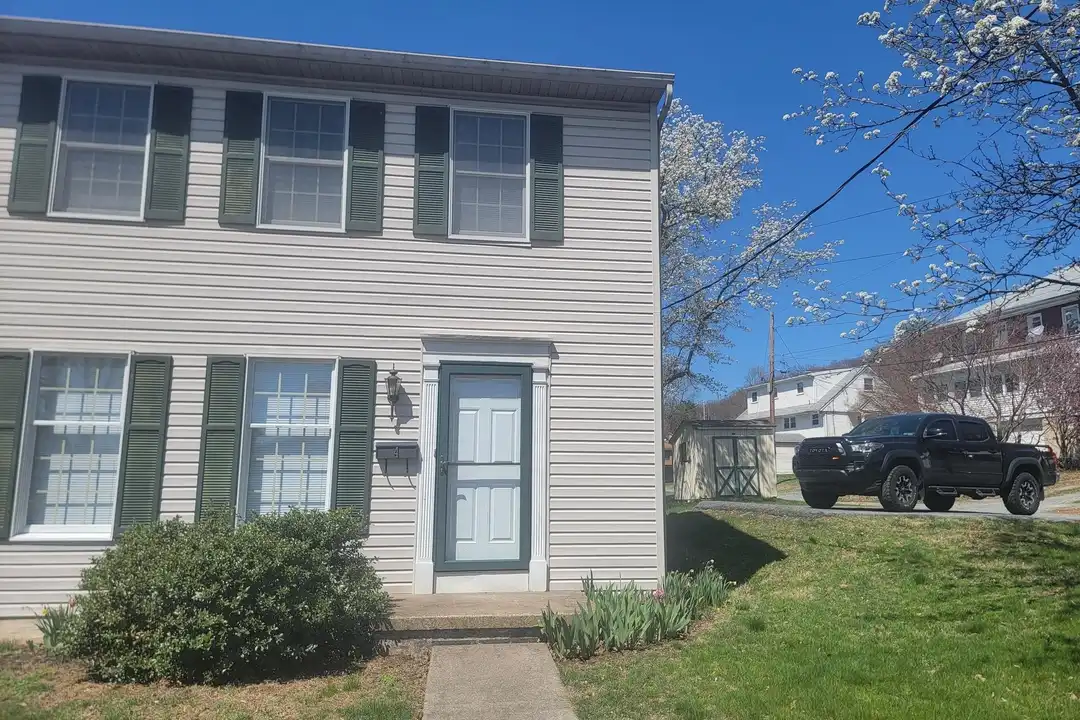 4 Adams St – photo 1