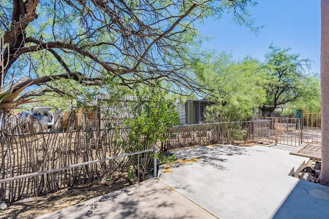 1926 N Fremont Ave - View 3