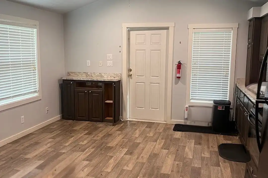 129 Shoreline Dr - View 3