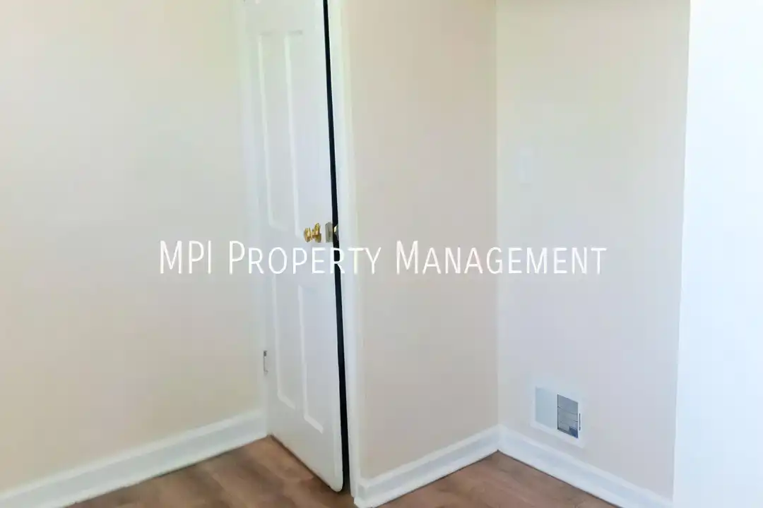3356A N 12th St - View 6