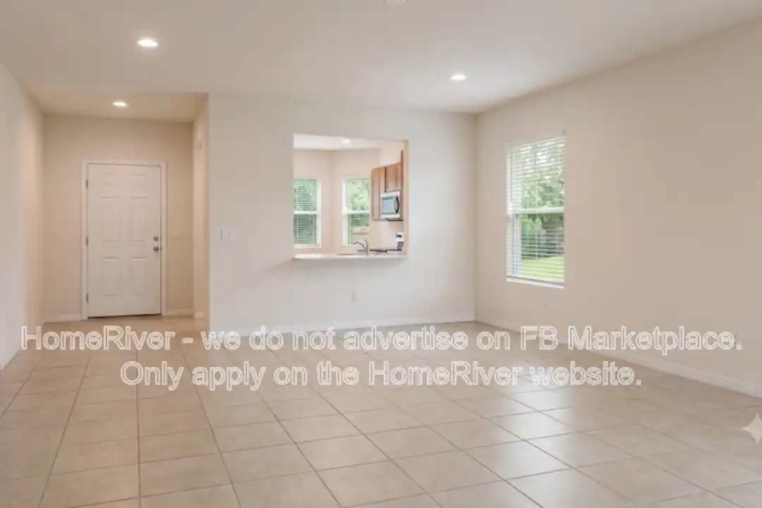1009 NE 11th St - View 4