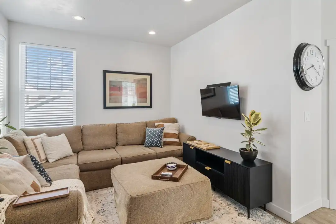 11393 S Watercourse Rd - More