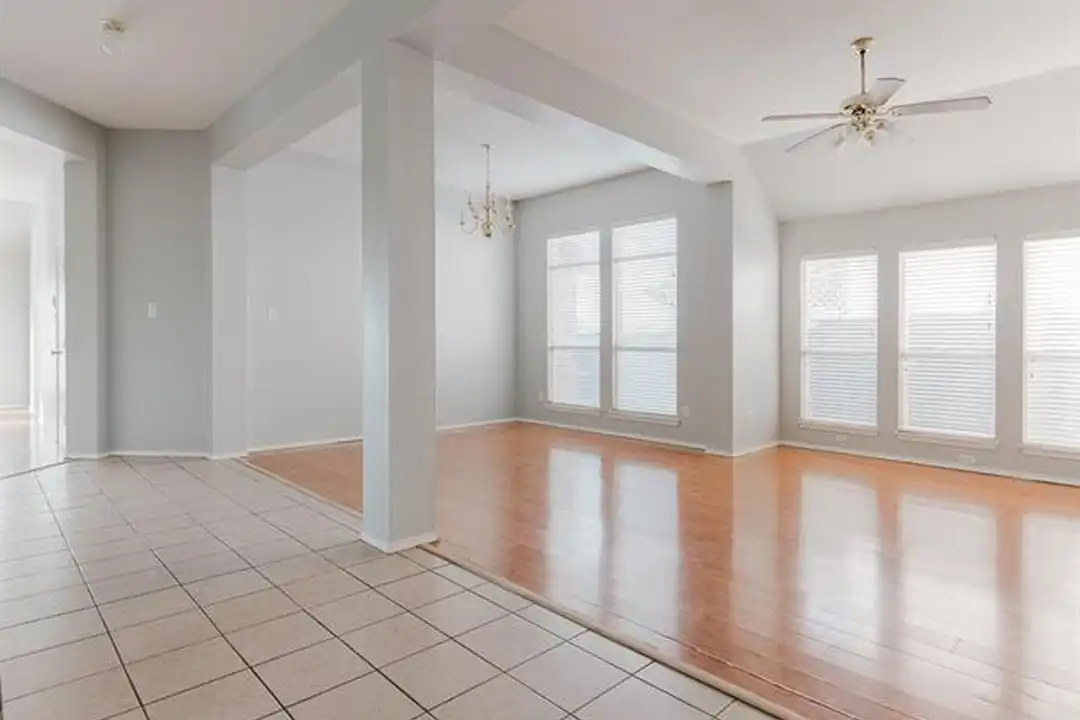 1514 Clear Creek Dr - View 6