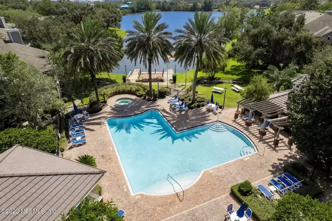 10000 Gate Pkwy N unit 812 – pohled 2