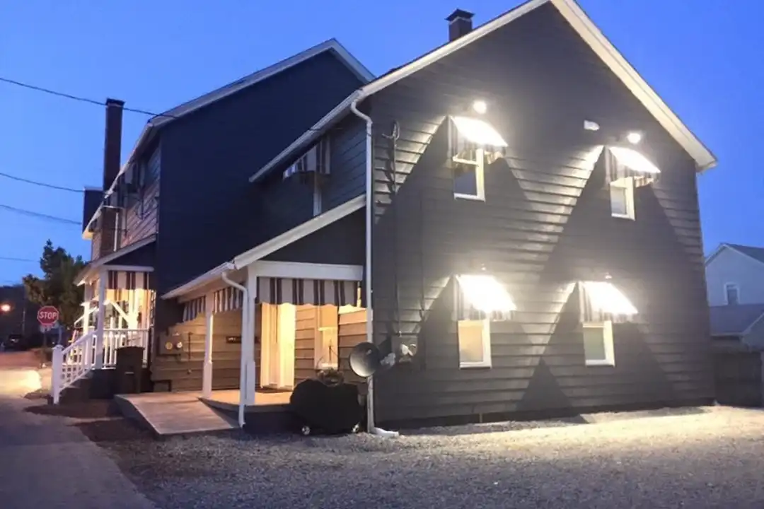 414 Fox St – photo 1 of 11
