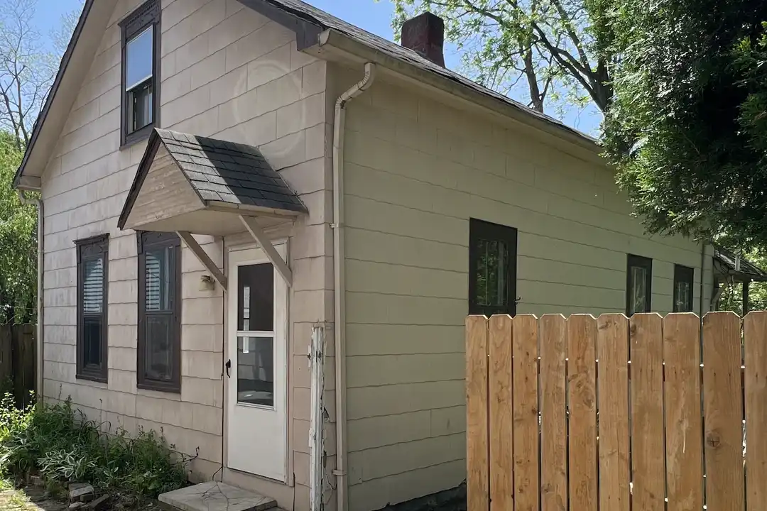3656 E 63rd St unit 5 – photo 1