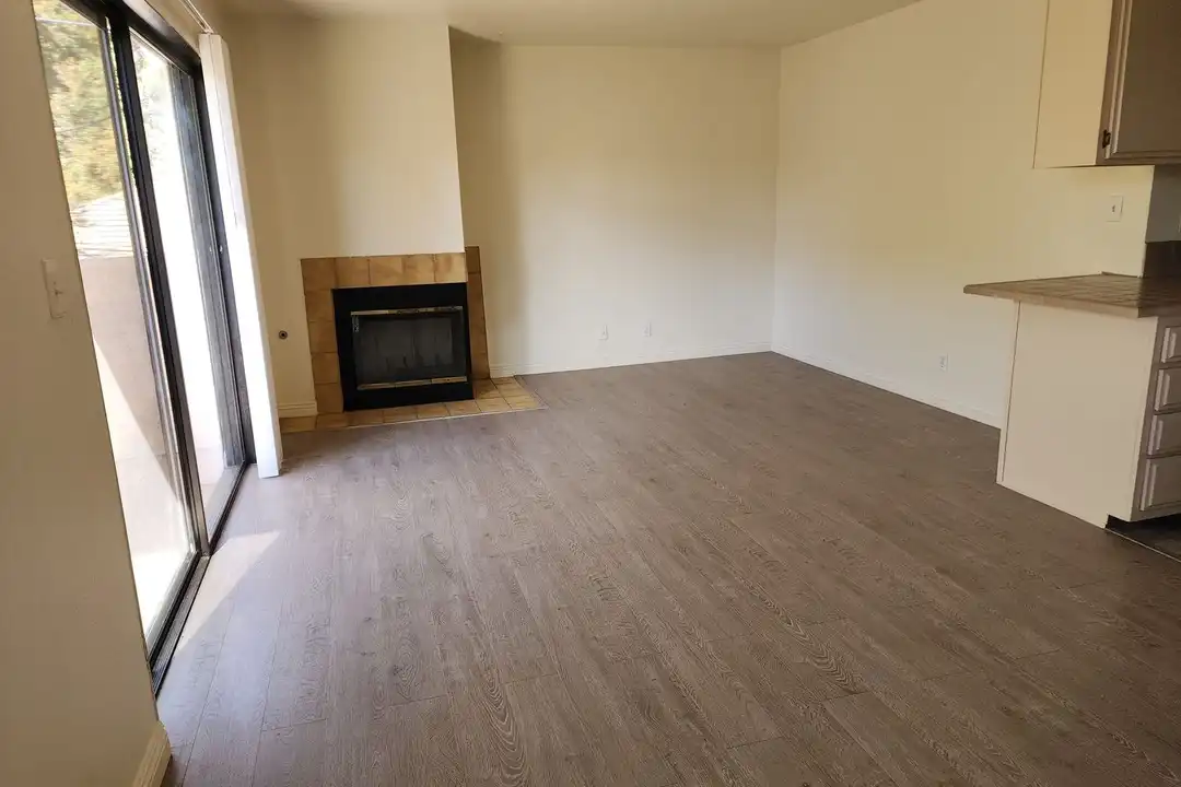 3747 Kelton Ave unit 6 - View 2