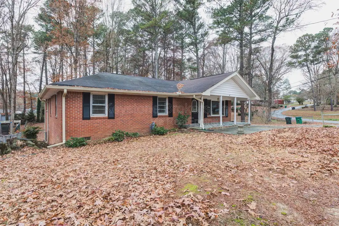 2213 Davis Rd SW - View 3