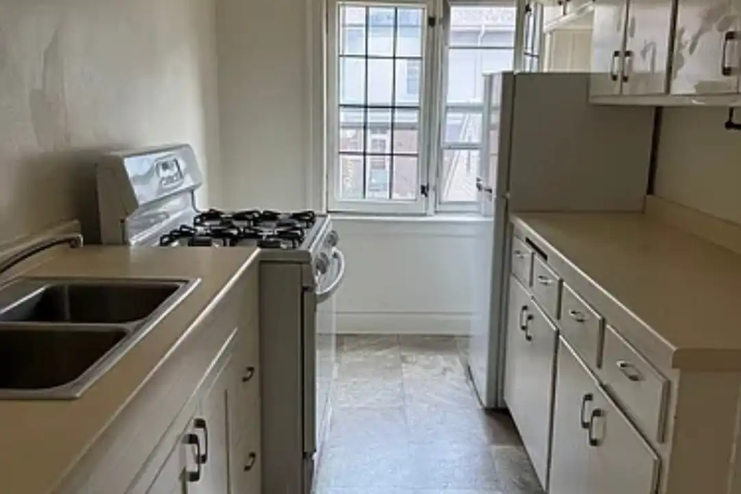 2218 N Summit Ave unit 200 - View 3
