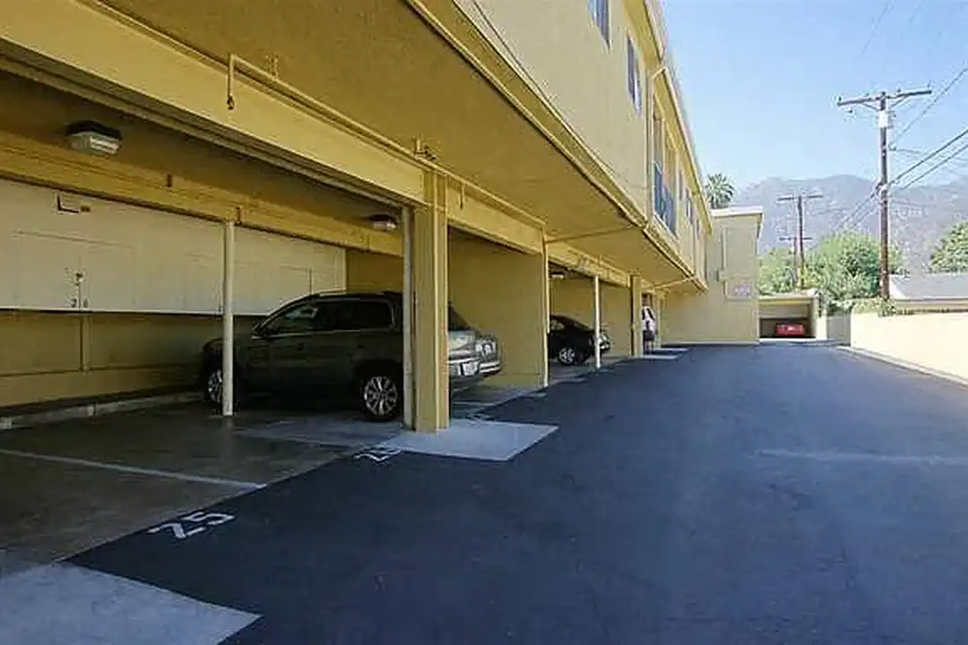 Apartment in Pasadena - More