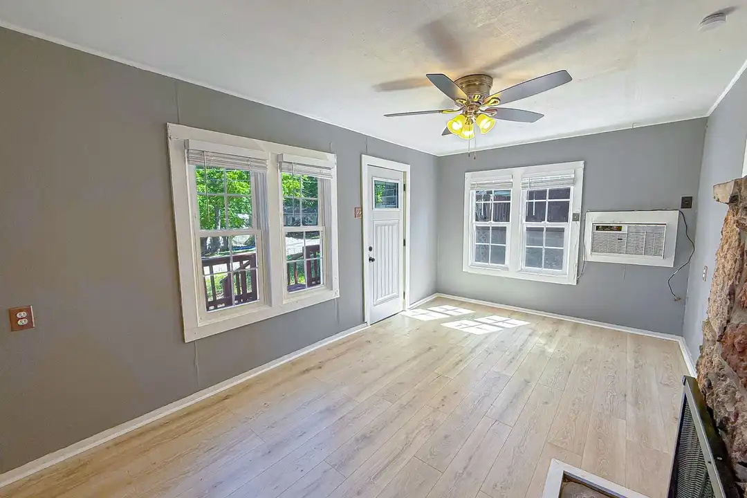 4936 University Ln - View 3
