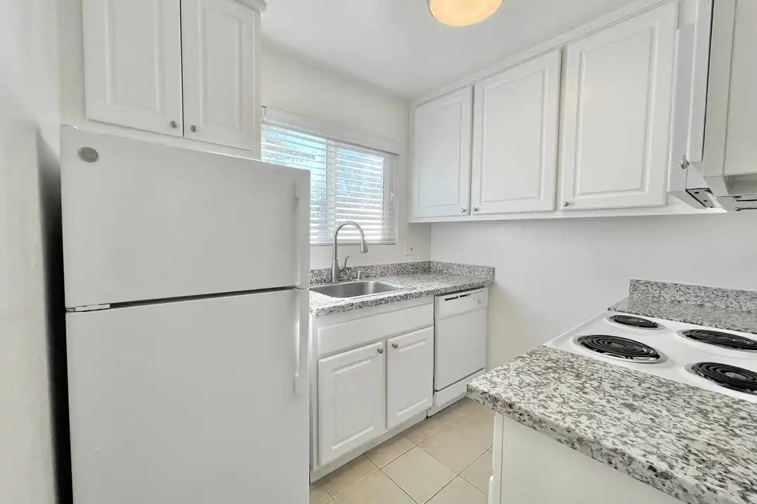 Apartment in Sacramento - View 5