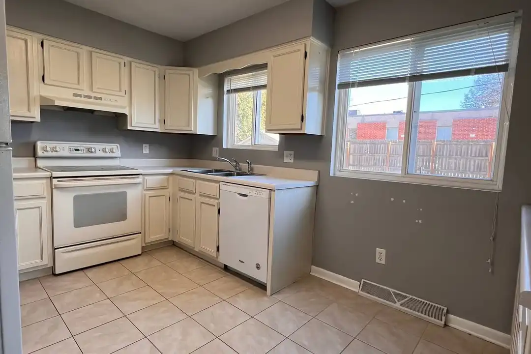 802 SW 3rd St - View 6
