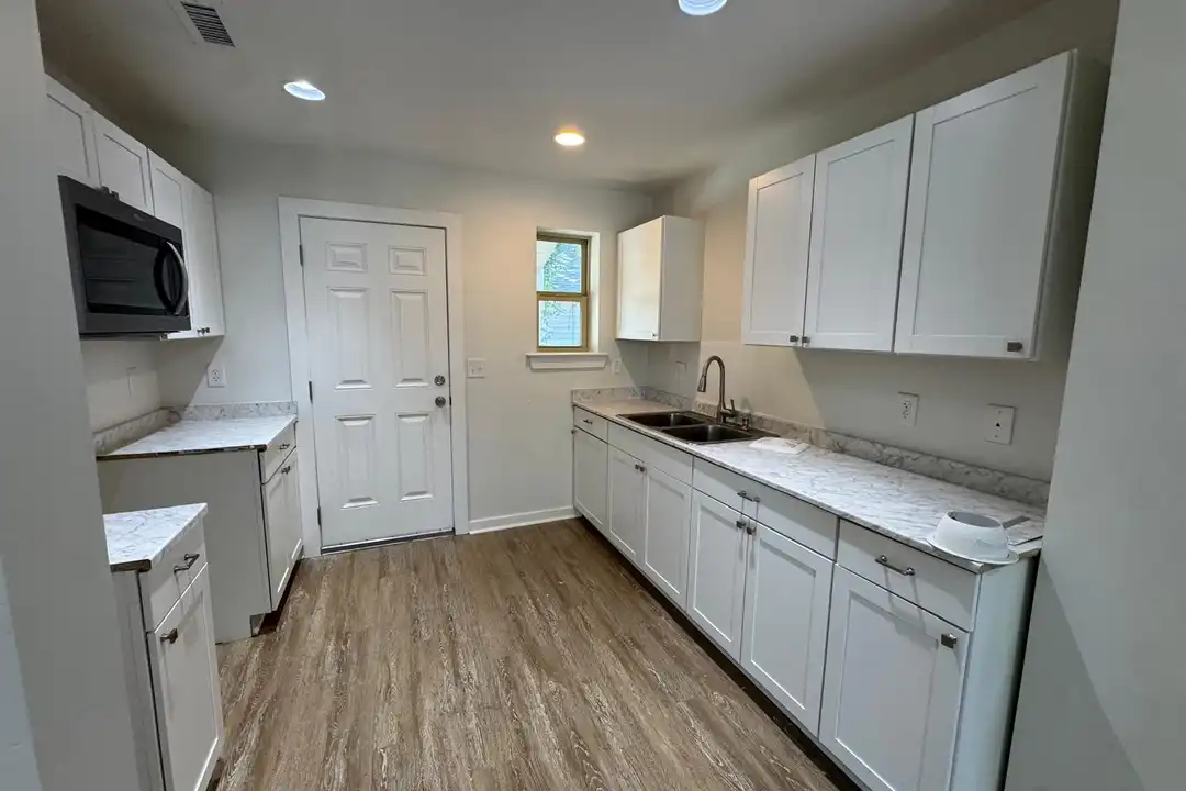 1914 Carlton St - View 2