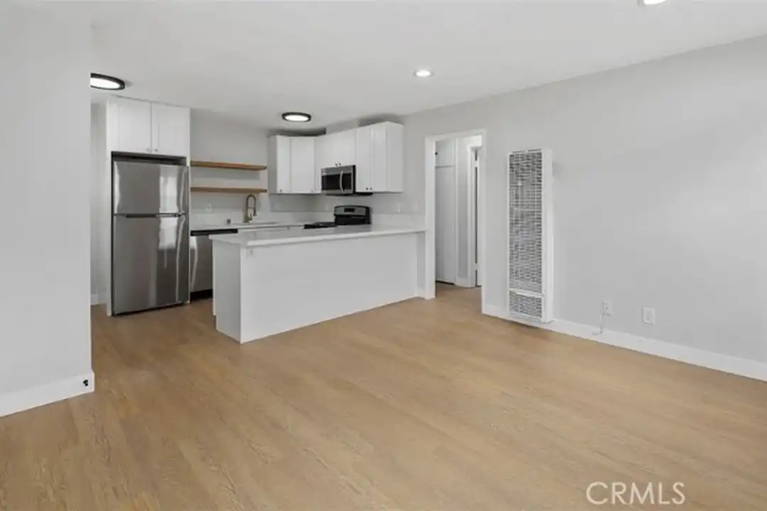 1109 E 3rd St unit B - View 2