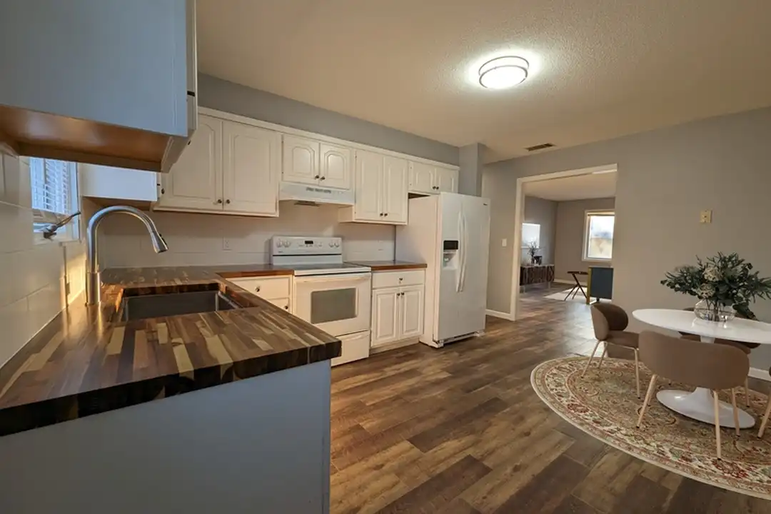 223 Carson St unit 3 – photo 1