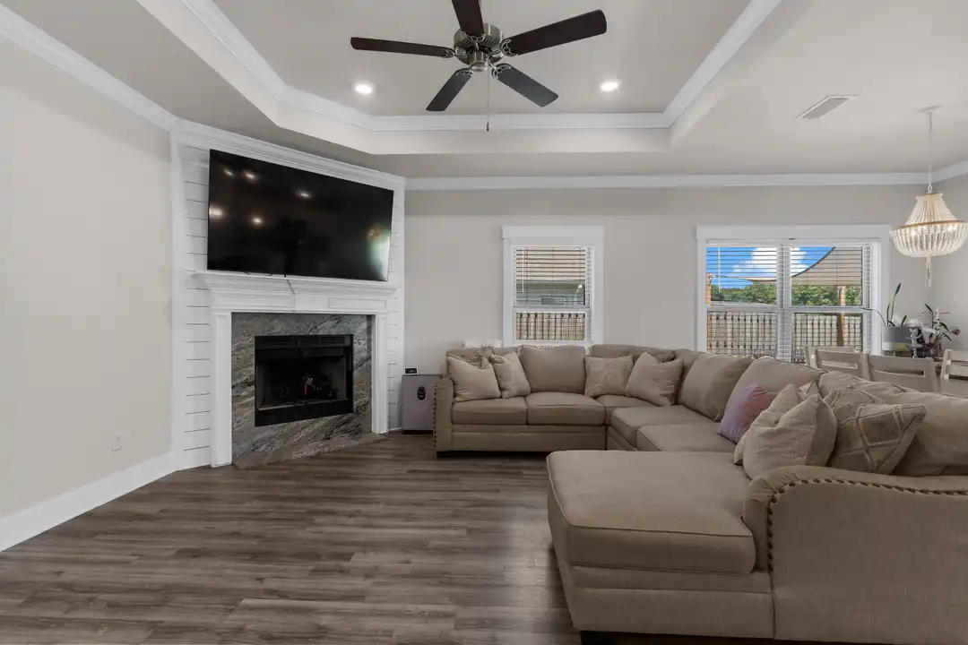 1048 Pheasant Cir - More