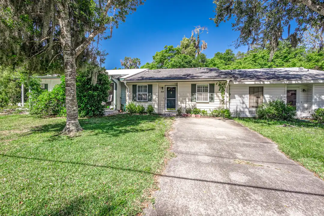 205 N Trout Ave – photo 1