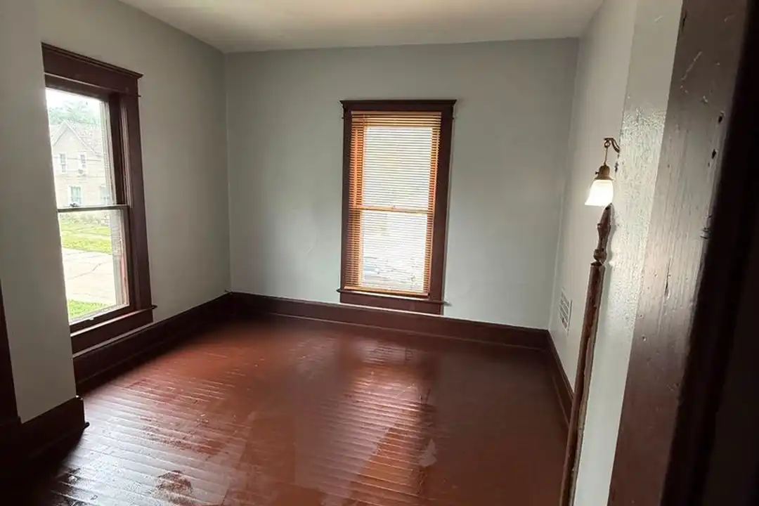 83 N 10th St – photo 1