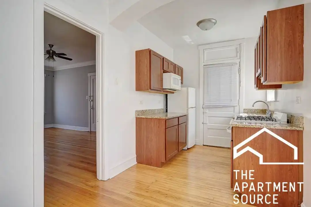 Apartment in Jefferson Township, Ravenswood Gardens, Cook County - View 2
