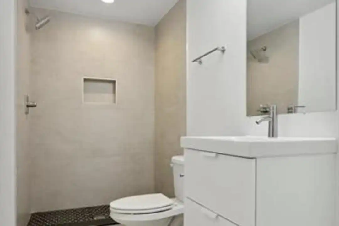 721 N Dekalb St - More