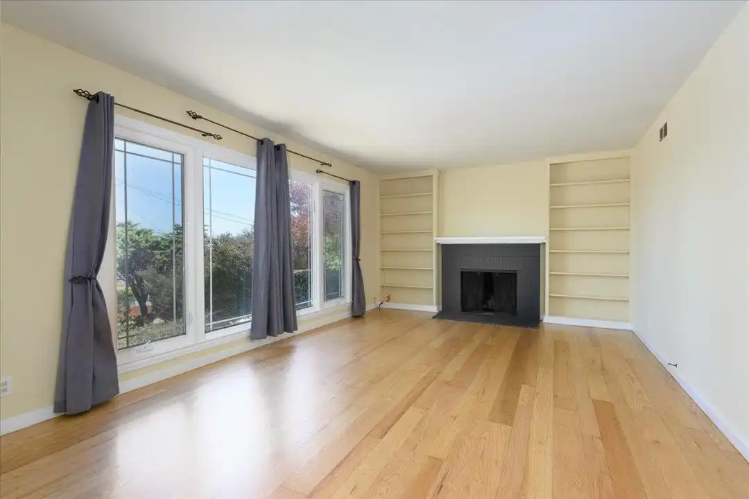 321 42nd Ave - View 3