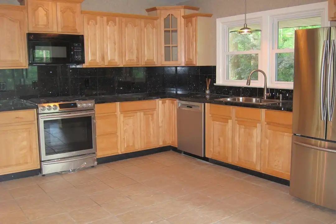 2012 E Roxboro Rd NE - Meer