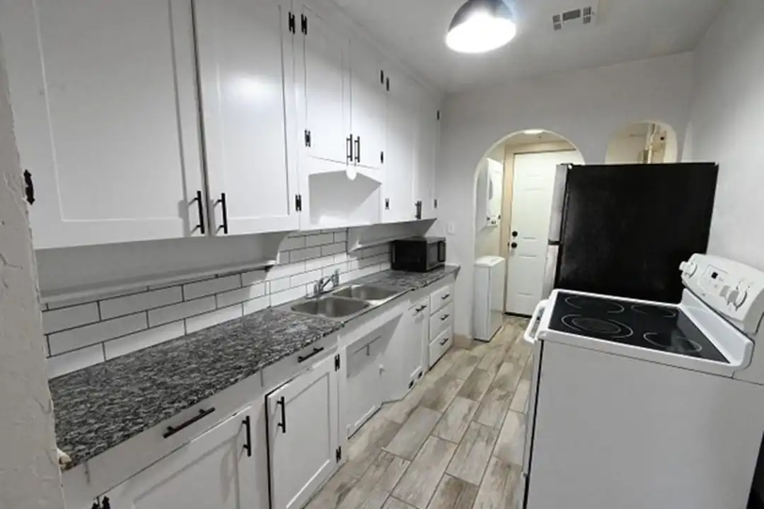 1117 N Youngs Blvd - More