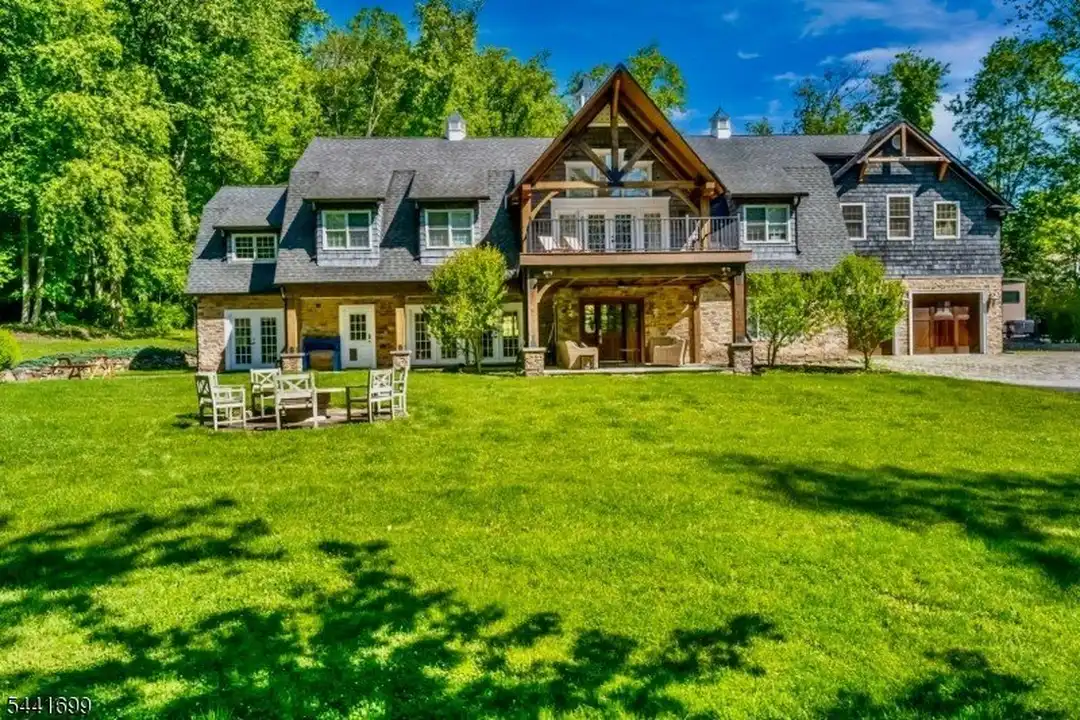 3 Laurel Ln – photo 1 of 34