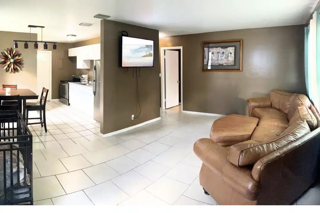 801 30th Ct - View 3