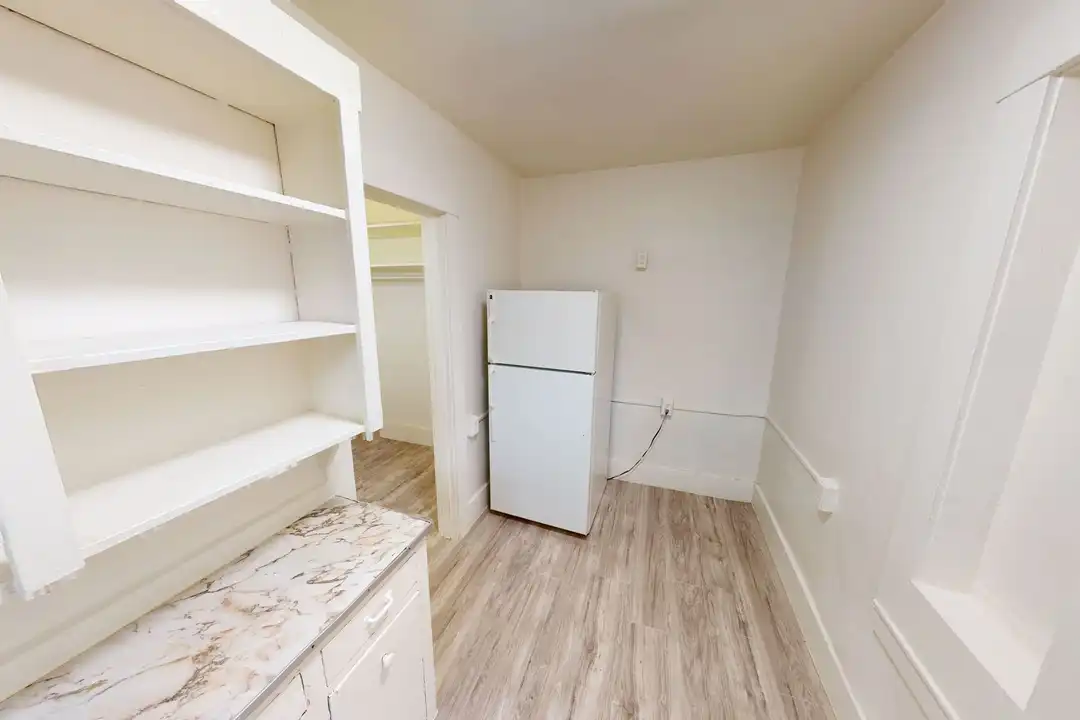 1110 E John St unit B - View 6