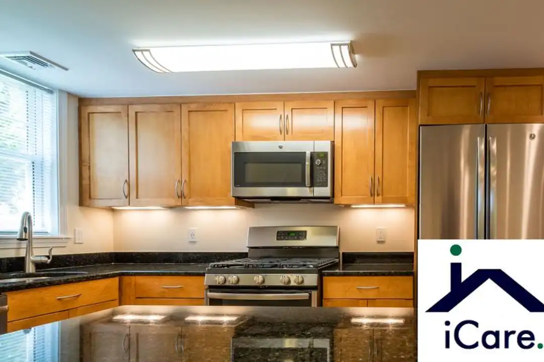 609 VFW Parkway – photo 1