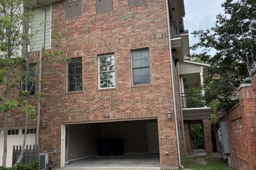 442 S Maple St unit 1 - View 3