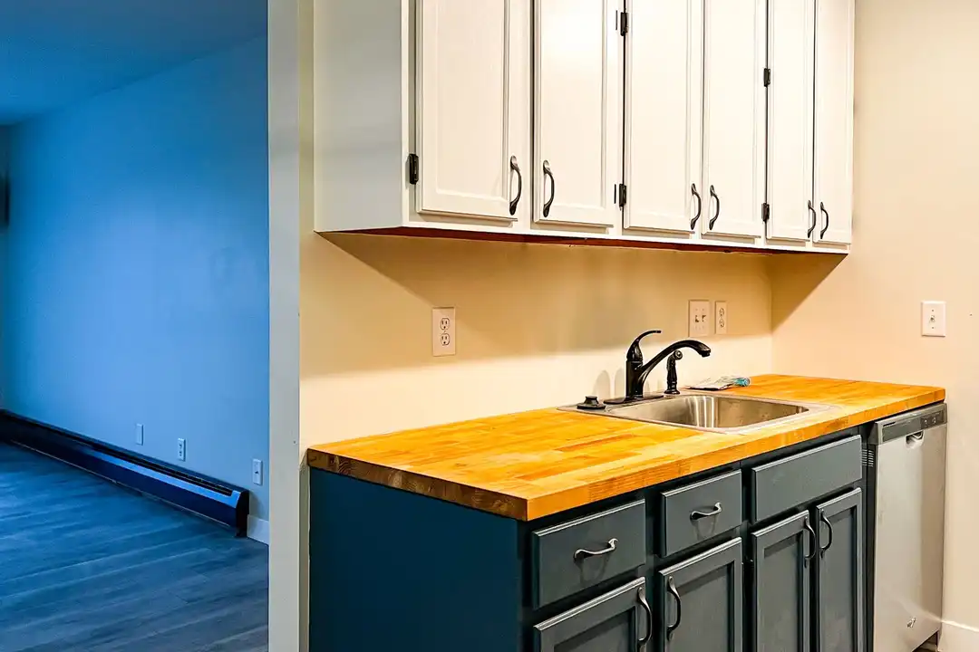 2800 Hillsboro Ave N unit 1 - View 4