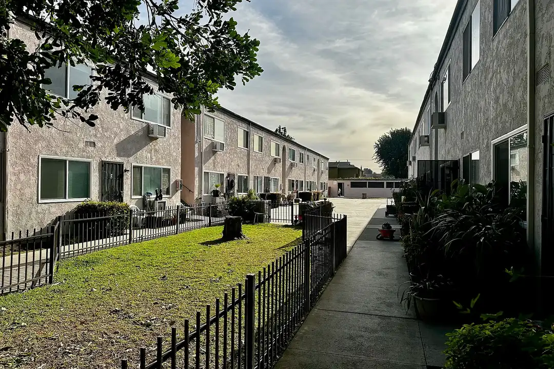 Apartment in El Monte - View 4