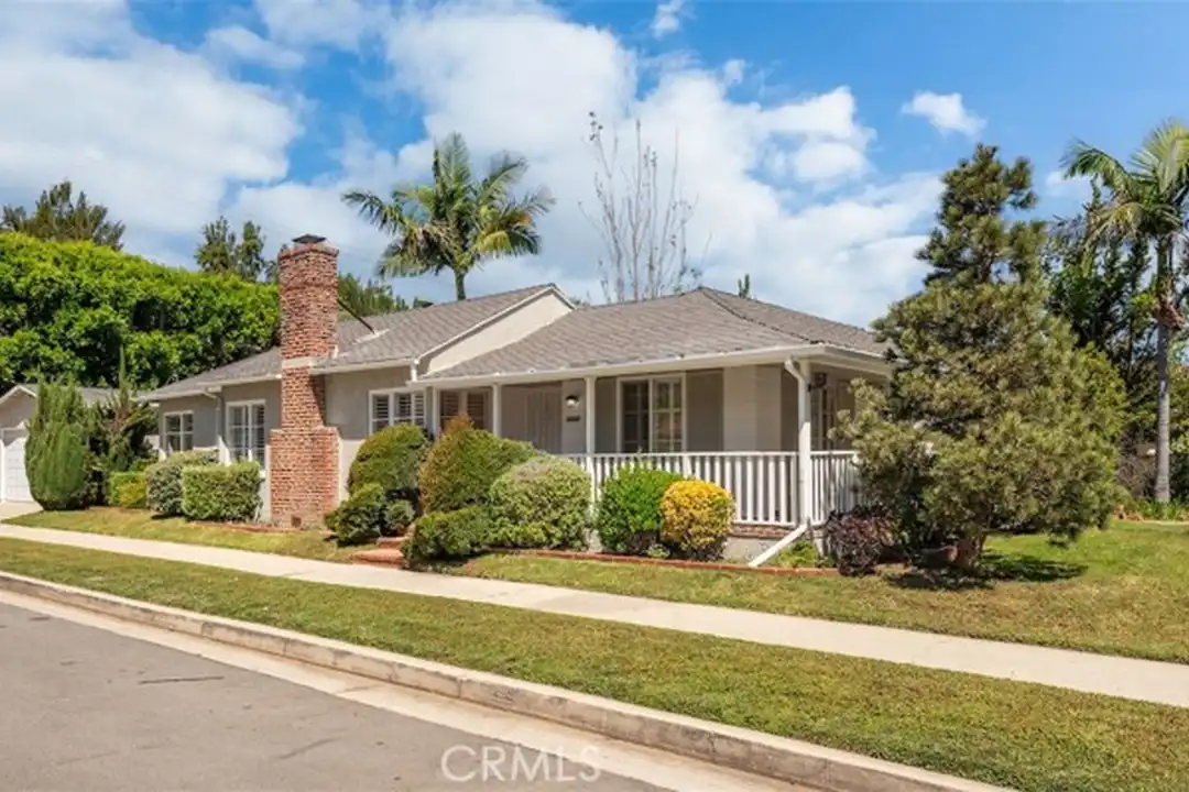 4603 Longridge Ave - View 4