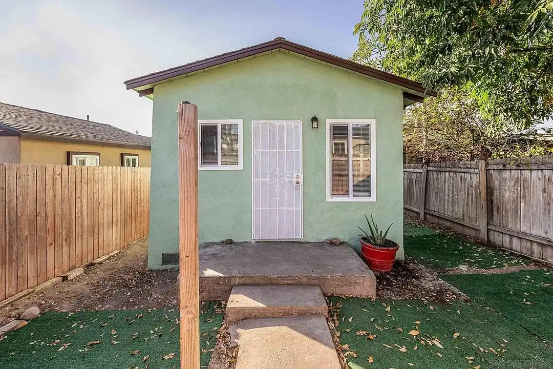 4039 National Ave – photo 1