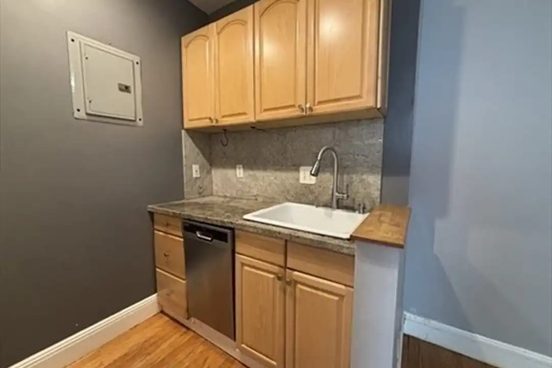 2001 Commonwealth Ave unit 2 - View 5