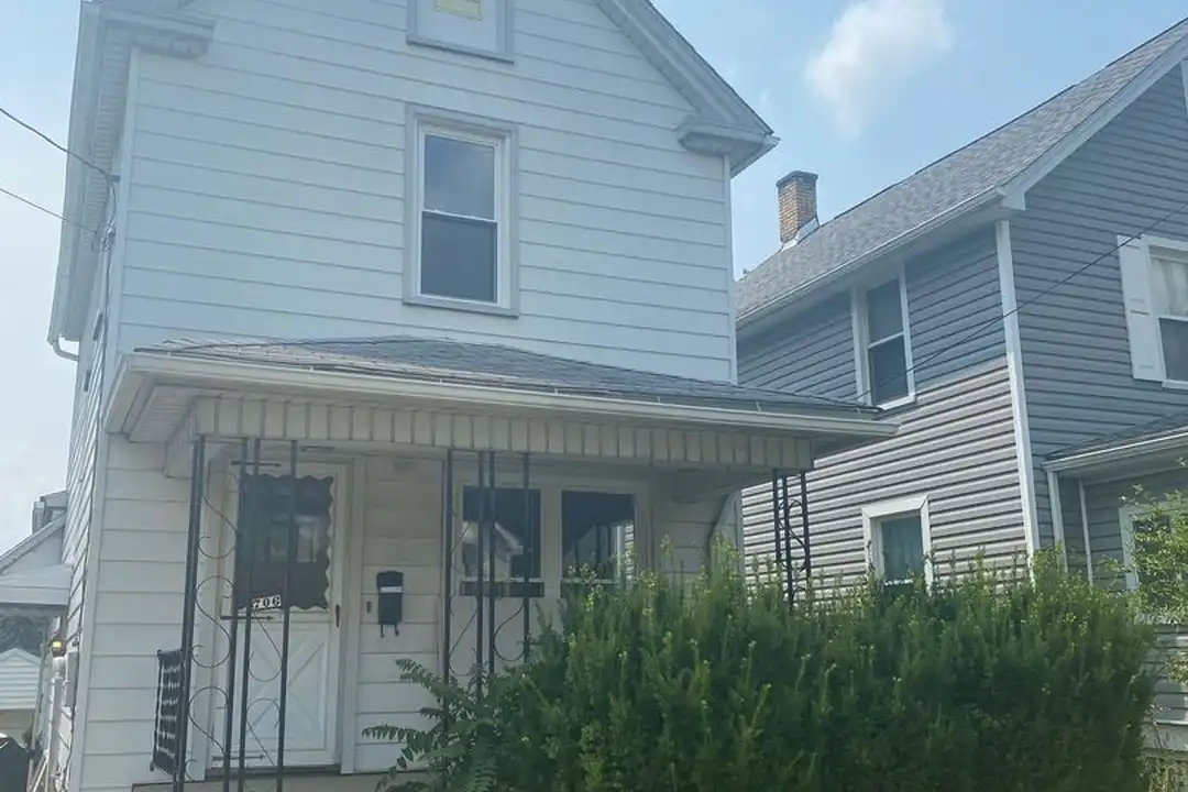 706 N Ward Ave – photo 1