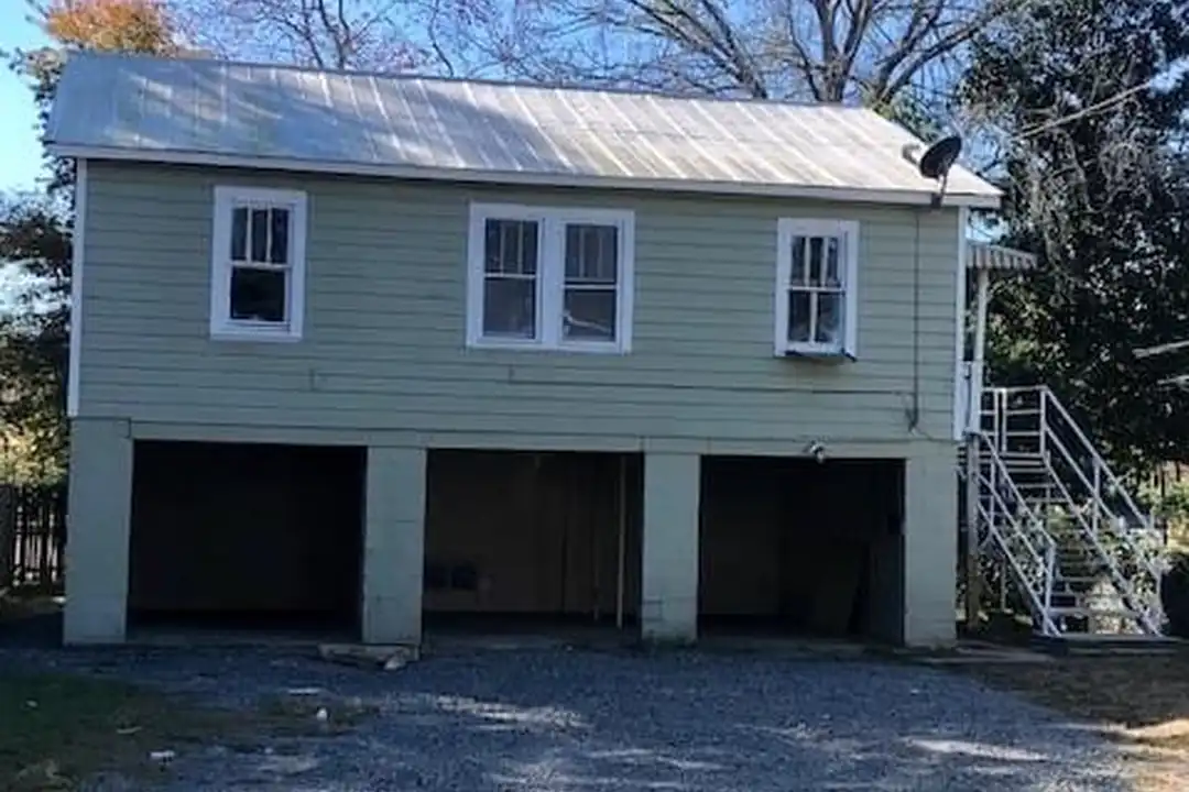 213 W Bertheaud Ave unit A – photo 1 of 2